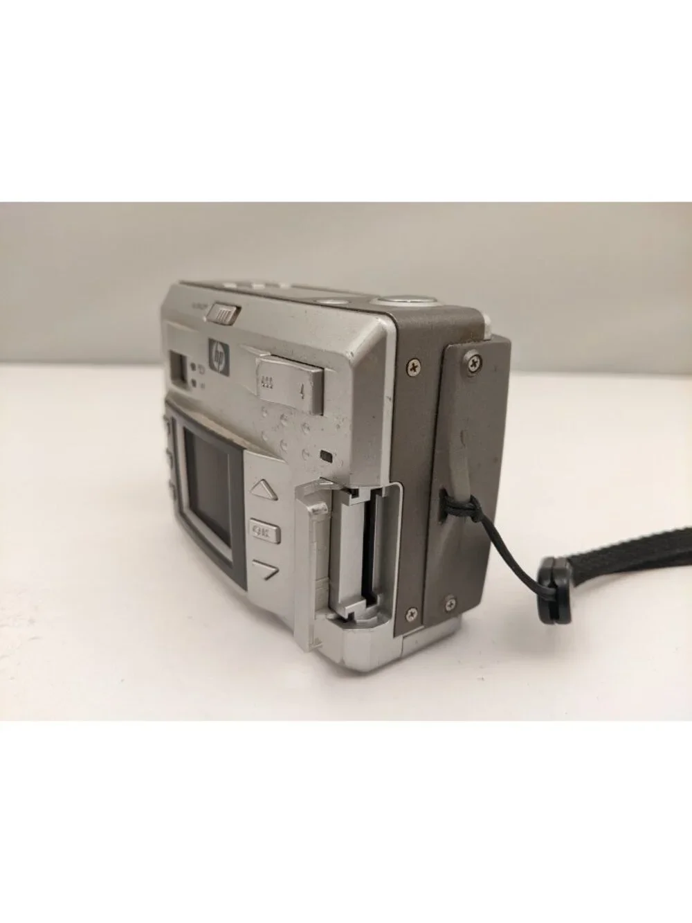 HP 735 PHOTOSMART Digital Camera w/ Wrist Strap | 3.2 MP | Silver | Q2210A USED